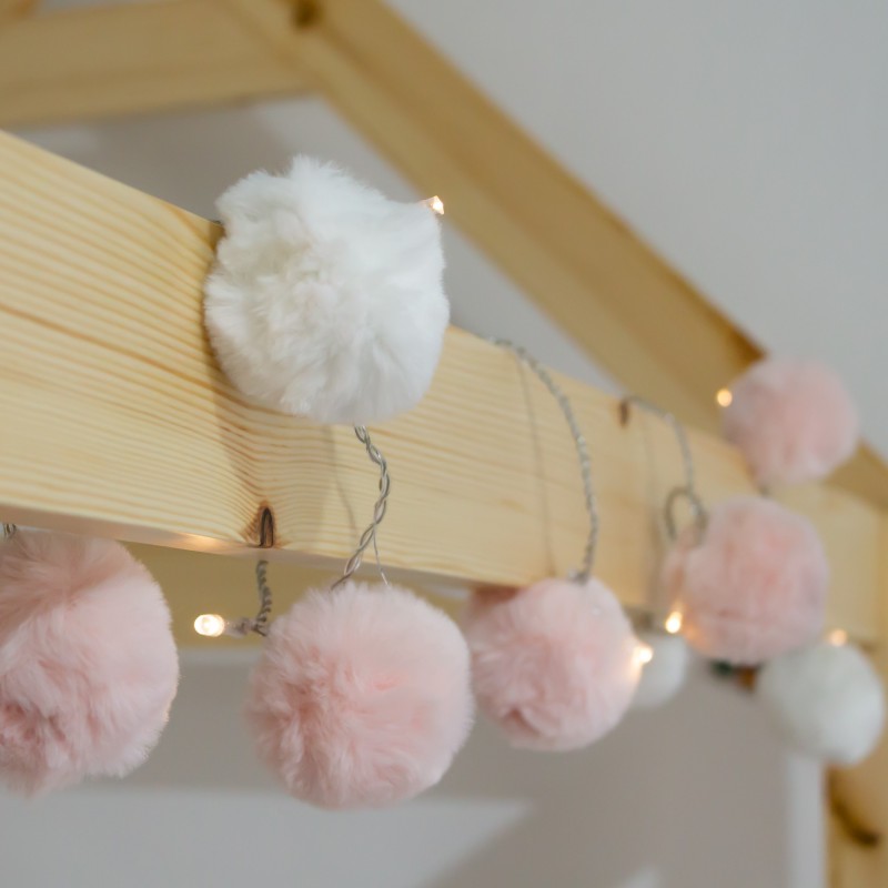 Guirnaldas pompones blanco y rosa  Decoración Infantil Guirnaldas y lamparas    Muemue - Muebles